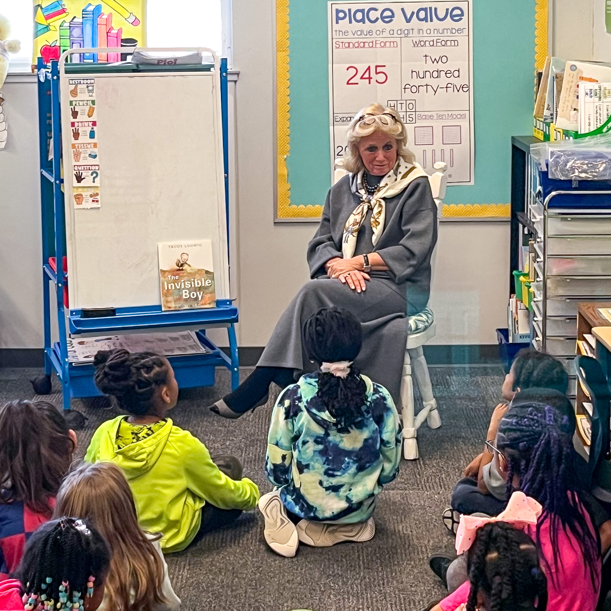 Rep. Dingell reads children's story to students