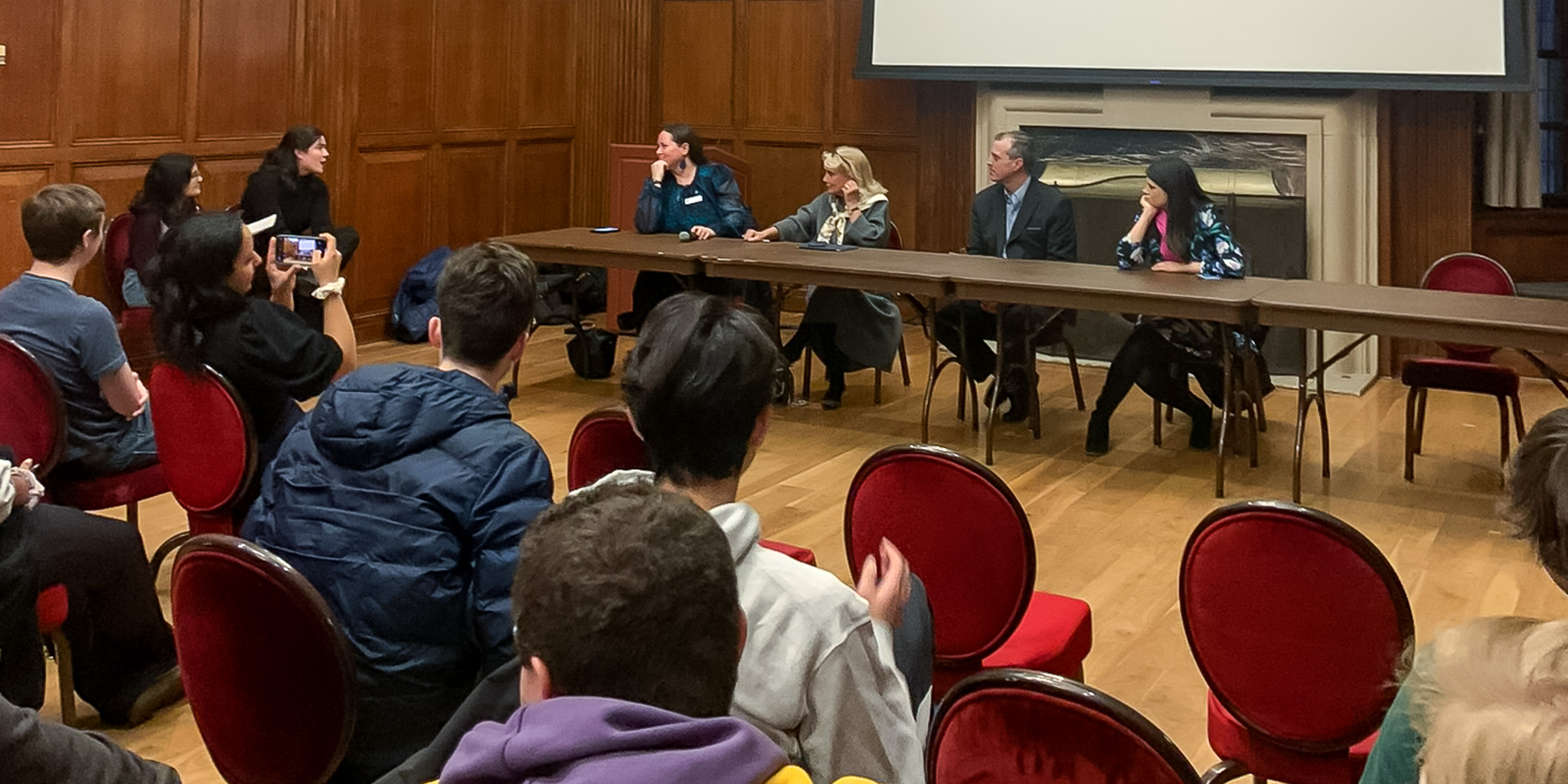 Rep. Dingell speaks to University of Michigan students about gun violence prevention.